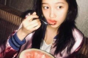娱乐吃瓜的女人,那些热衷吃瓜的时尚女性
